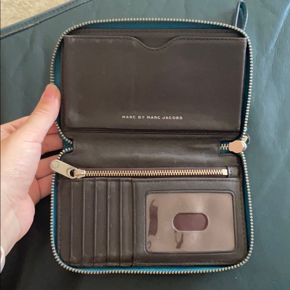 Marc jacobs teal phone wallet - Picture 3 of 5